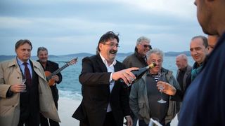 04.04.2014., Zadar – Australac Jason Grdovich zaprosio je svoju djevojku na Morskim Orguljama nakon devet godina veze, a cinu su svjedocili popularni pjevac Mladen Grdovic, gradonacelnik Bozidar Kalmeta, predsjednik zadarske TZ Zvonko Supe te mnogi medi