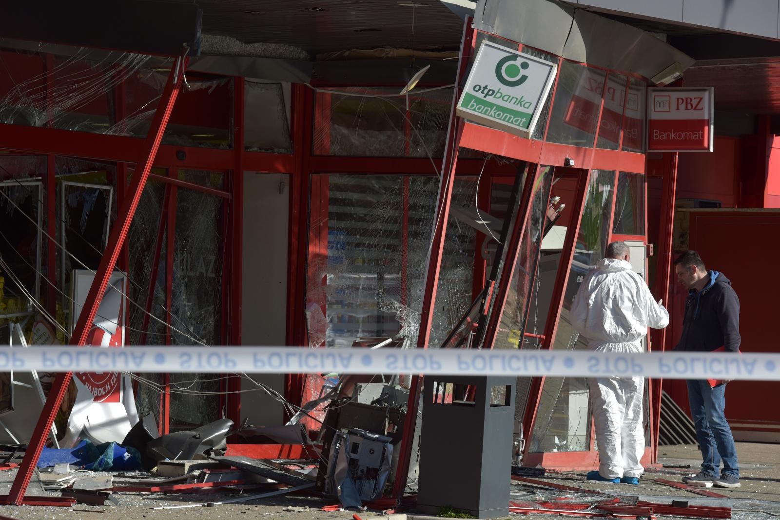 Raznesen bankomat u sklopu Plodina na Žmirićima Raznesen bankomat u sklopu Plodina na Žmirićima