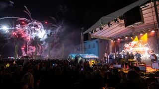 Vatromet, tisuće konfeta, šampanjac, prskalice i koncert Ivana Zaka i Tempo Banda