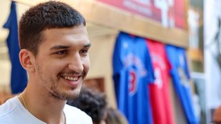 Druženje s košakašima povodom 60. rođendana Dražena Petrovića Druženje s košakašima povodom 60. rođendana Dražena Petrovića