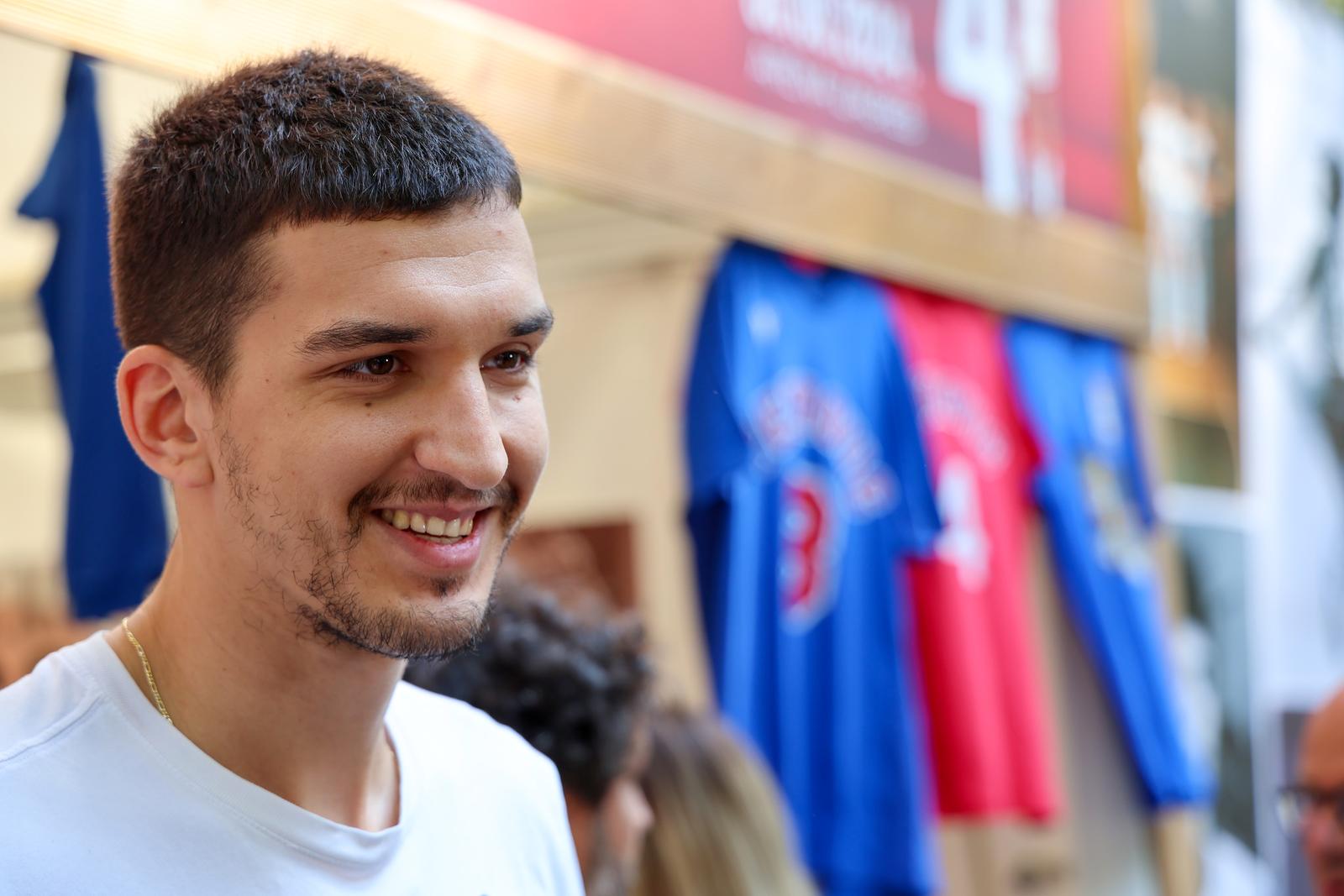 Druženje s košakašima povodom 60. rođendana Dražena Petrovića Druženje s košakašima povodom 60. rođendana Dražena Petrovića