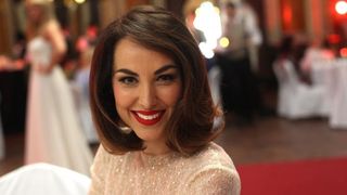 U vjenčanicama koje je dizajnirala Matija Vujica kozmetičku liniju su predstavile Renata Sopek. Natali Dizdar, Tatjana Jurić, Vanna i Lana Jurčević U vjenčanicama koje je dizajnirala Matija Vujica kozmetičku liniju su predstavile Renata Sopek. Natali Dizdar, Tatjana Jurić, Vanna i Lana Jurčević