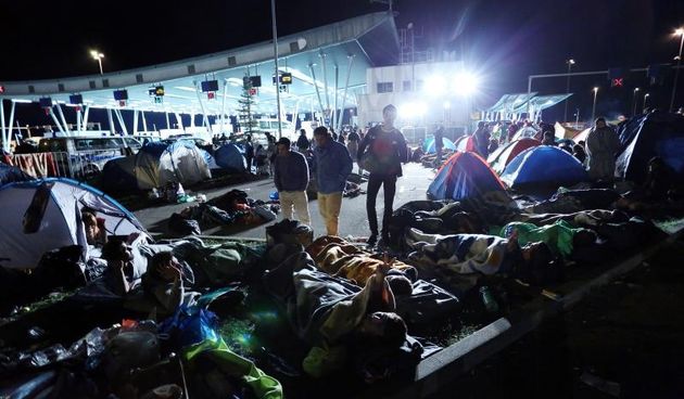 Granični prijelaz Bregana. Izbjeglice se spremanju na počinak. Photo: Goran Jakus/PIXSELL