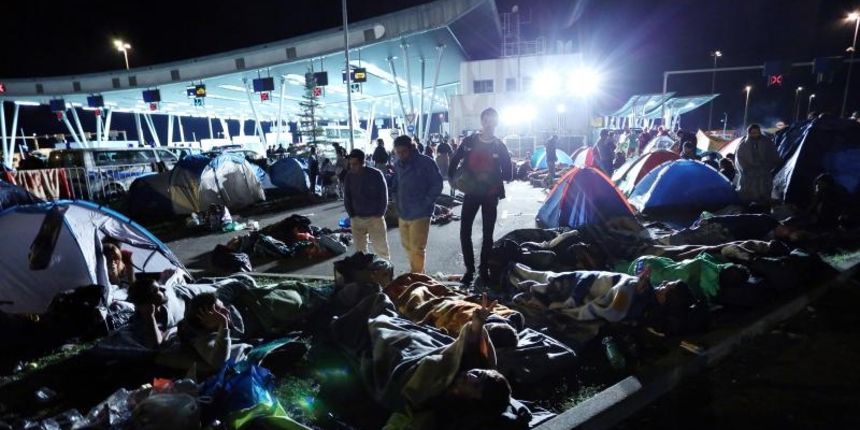 Granični prijelaz Bregana. Izbjeglice se spremanju na počinak. Photo: Goran Jakus/PIXSELL