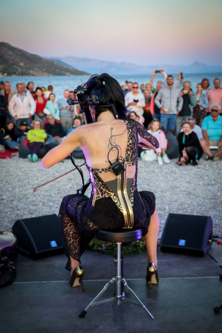 Ana Rucner održala koncertni spektakl u suton na Zlatnom ratu