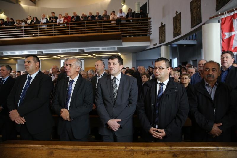 Kolonom sjećanja i polaganjem vijenaca obilježena 23. obljetnica stradanja Škabrnje, Foto: Filip Brala/PIXSELL Kolonom sjećanja i polaganjem vijenaca obilježena 23. obljetnica stradanja Škabrnje, Foto: Filip Brala/PIXSELL