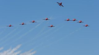 Akrobatska grupa Red Arrows u posjetu Krilima Oluje u Zemuniku