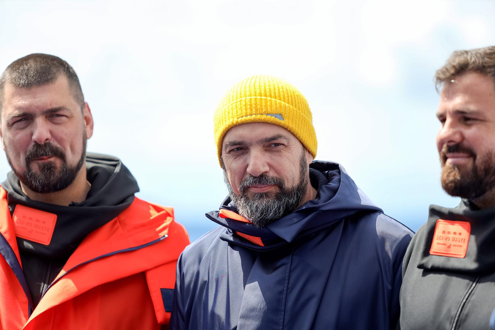 Ekološka manifestacija “Uz more, za more: zelena misija za održivu budućnost Hrvatske” održala se danas na plivarici Škoda koja je jutros u 11 sati isplovila iz zadarske luke Gaženica prema Ugljanu gdje će se provela akcija izvlačenja odbačenih ribarskih Ekološka manifestacija “Uz more, za more: zelena misija za održivu budućnost Hrvatske” održala se danas na plivarici Škoda koja je jutros u 11 sati isplovila iz zadarske luke Gaženica prema Ugljanu gdje će se provela akcija izvlačenja odbačenih ribarskih