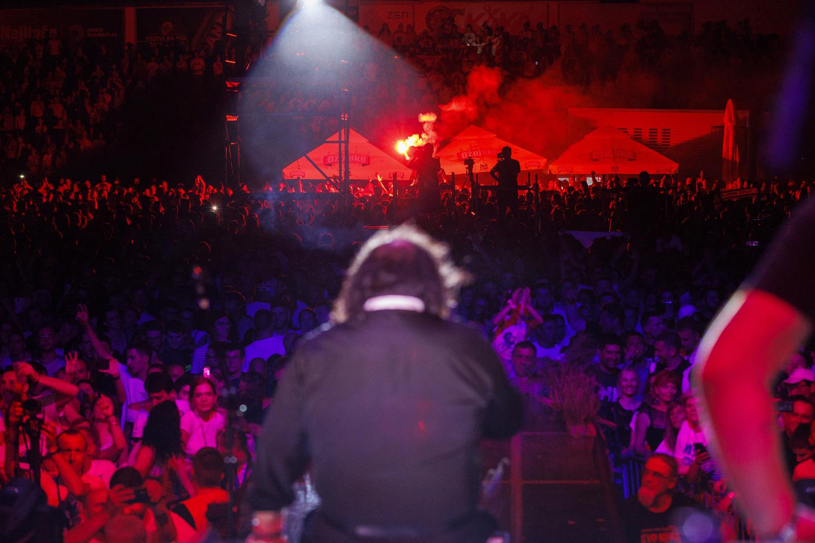 Mišo Kovač i prijatelji na Starom placu u Splitu Mišo Kovač i prijatelji na Starom placu u Splitu