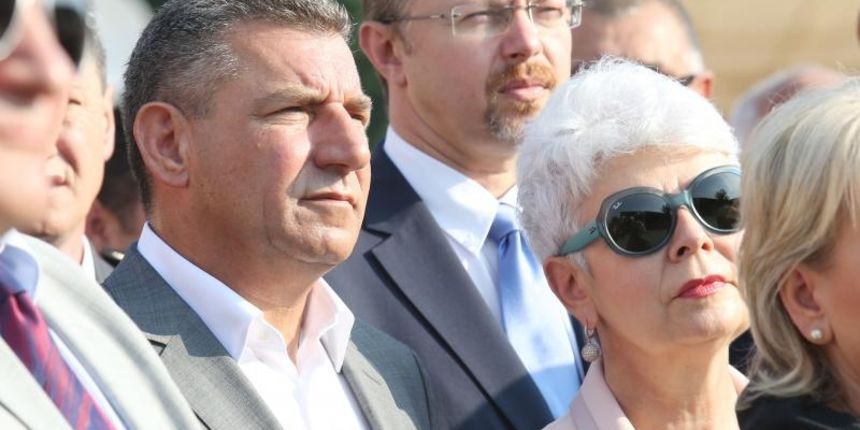 Image 378625 (auto) Image 378625 (auto)