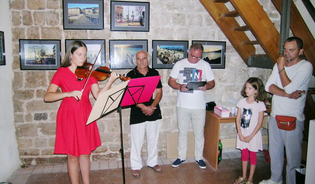 Romantične tišine jezera i grada Branka Antunovića u Kapetanovoj kuli