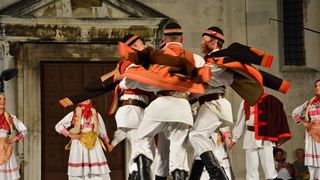 Nastup ansambla Lado ispred crkve sv. Marije ; foto Iva Perinčić Nastup ansambla Lado ispred crkve sv. Marije ; foto Iva Perinčić