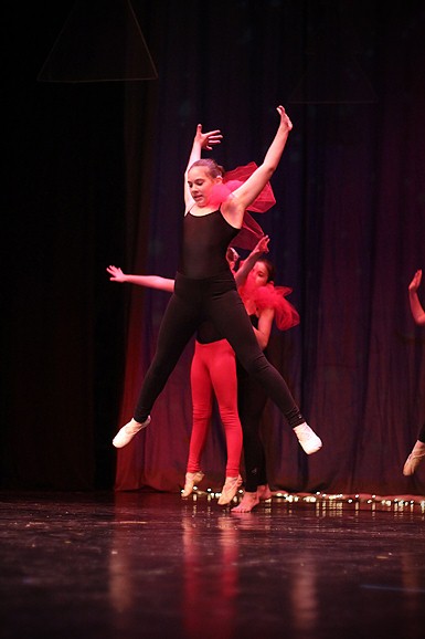 “Plesna čestitka” (foto:Saša Čuka)