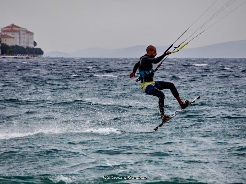 Kiteri i surferi uživali u jakom jugu