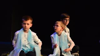 Premijera predstave “U sjeni” udruge “Igrajmo se” Premijera predstave “U sjeni” udruge “Igrajmo se”