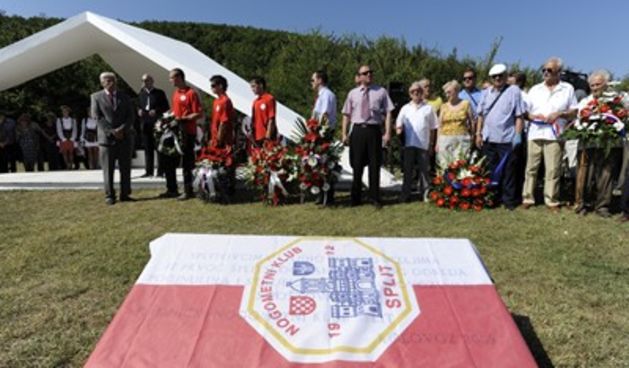 Ruduša: Braća Žužul obnovila partizanski spomenik (foto: Nikola Vilic / CROPIX)