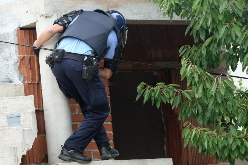 Sveti Filip i Jakov: Brutalna deložacija majke i sina Sveti Filip i Jakov: Brutalna deložacija majke i sina