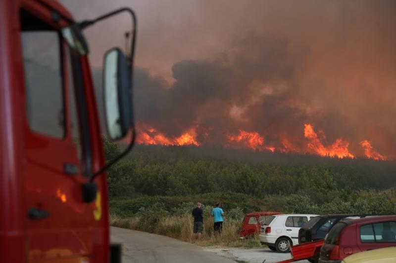 Žrnovnica: Vatra je sve bliže Splitu, nebo je prekriveno dimom Žrnovnica: Vatra je sve bliže Splitu, nebo je prekriveno dimom