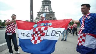 Euro 2016: Hrvatski navijači napravili fenomenalnu atmosferu u Parizu. Photo: Sanjin Strukić/PIXSELL Euro 2016: Hrvatski navijači napravili fenomenalnu atmosferu u Parizu. Photo: Sanjin Strukić/PIXSELL