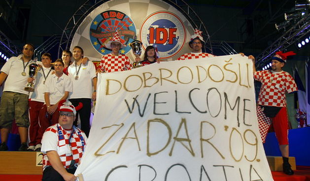 Igraci zagrebacke ekipe Vrbik-04 na proglasenju su pozvali sve pikadiste da sljedece godine dodju na SP u Zadar sto je izazvalo gromoglasni pljesak u dvorani