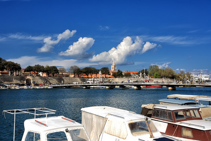 Skitnja gradom by Roberto Lerga