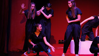 Igrajmo se: Zabranjeno mlađima od 15 strana A