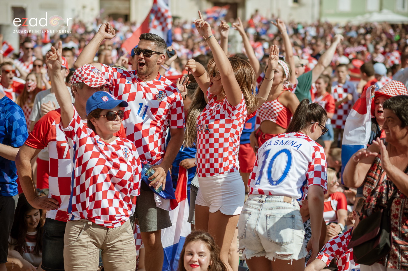 Navijačko ludilo u Zadru za vrijeme i nakon finala Svjetskog prvenstva Navijačko ludilo u Zadru za vrijeme i nakon finala Svjetskog prvenstva
