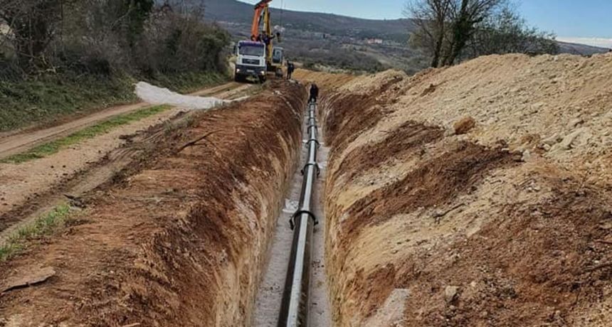 Započeli radovi na izgradnji vododvoda za naselja Vukšić i Prović Započeli radovi na izgradnji vododvoda za naselja Vukšić i Prović