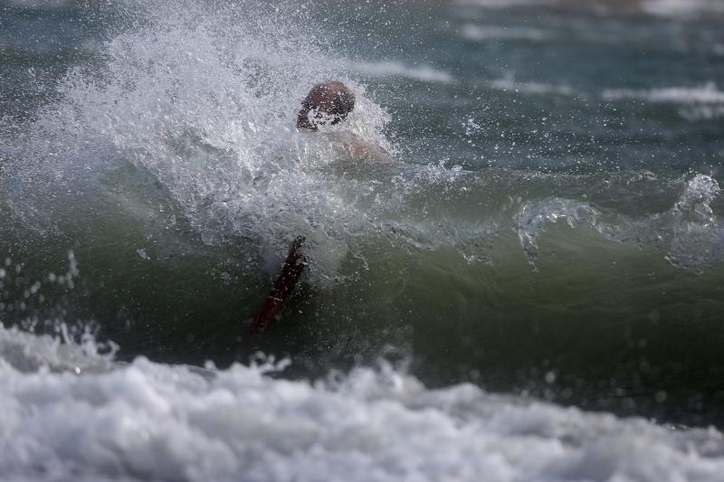 Zadar: Surferi uživaju u valovima koje je prouzročilo snažno jugo, Photo: Filip Brala/PIXSELL