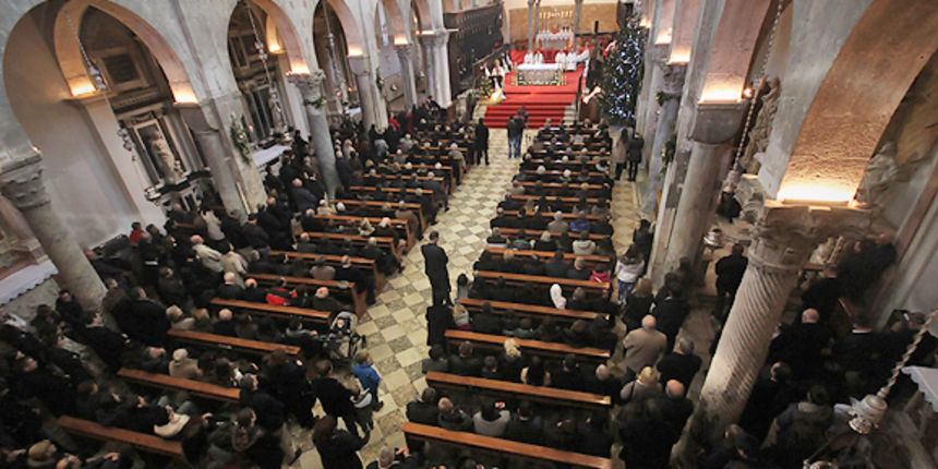 Božićno misno slavlje u katedrali sv. Stošije (foto:Saša Čuka) Božićno misno slavlje u katedrali sv. Stošije (foto:Saša Čuka)