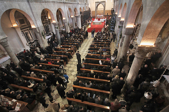 Božićno misno slavlje u katedrali sv. Stošije (foto:Saša Čuka)