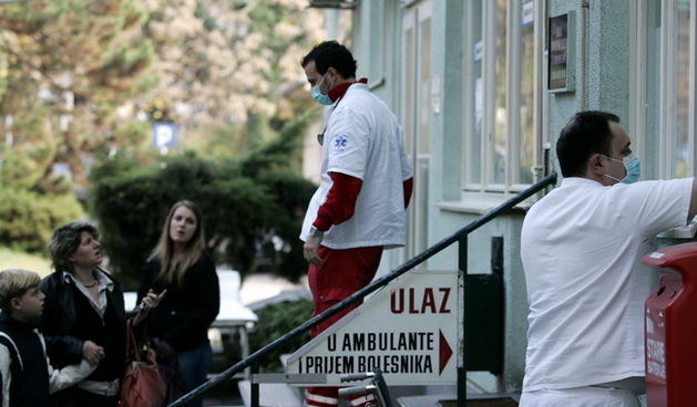 Zagreb, 091109.
Klinika za infektivne bolesti dr. Fran Mihaljevic. Tijekom dana sve vise gradjana stizalo je na zarazni odjel sa simptomima slicnim svinjskoj gripi.
Foto: Igor Sambolec / CROPIX