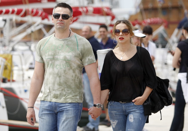 Biograd , 140510.
Danas je u Biogradu odrzana druga Porinova regata na kojoj je za ekipe brojnih diskografskih i medijskih kuca jedrilicarske sposobnosti pokazalo i vise javnih osoba. Na slici Divasica Marija Husar.
Foto: Jure Miskovic / CROPIX Biograd , 140510.
Danas je u Biogradu odrzana druga Porinova regata na kojoj je za ekipe brojnih diskografskih i medijskih kuca jedrilicarske sposobnosti pokazalo i vise javnih osoba. Na slici Divasica Marija Husar.
Foto: Jure Miskovic / CROPIX