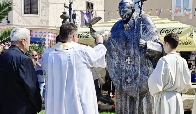 Otkrivanje spomenika papi Ivanu Pavlom II.u Biogradu na Moru