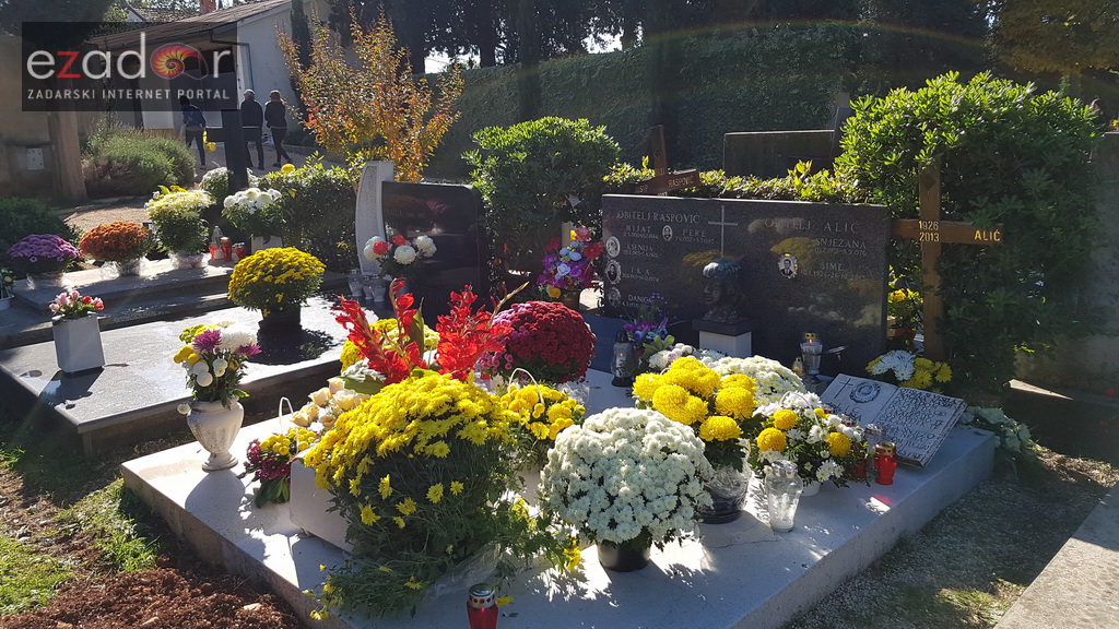 Blagdan Svih svetih na zadarskim grobljima