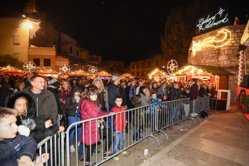 Advent u Zadru: Neponovljivi Neno Belan ponovo oduševio Zadrane. Foto: Dino Stanin/PIXSELL Advent u Zadru: Neponovljivi Neno Belan ponovo oduševio Zadrane. Foto: Dino Stanin/PIXSELL
