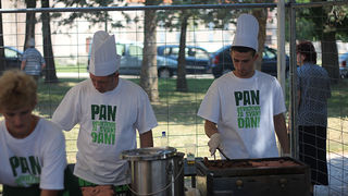 Prvenstvo u roštiljanju na zadarskoj Rivi (foto:Saša Čuka) Prvenstvo u roštiljanju na zadarskoj Rivi (foto:Saša Čuka)
