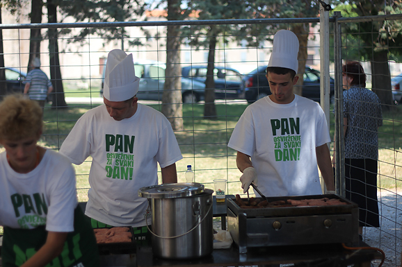Prvenstvo u roštiljanju na zadarskoj Rivi (foto:Saša Čuka) Prvenstvo u roštiljanju na zadarskoj Rivi (foto:Saša Čuka)