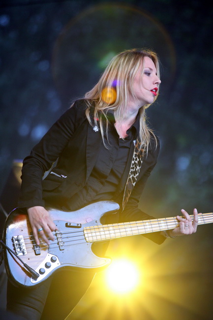 Zagreb, 220610.
Na Jarunu se od 21.-23.06. odrzava glazbeni spektakl T-Mobile INmusic festival na kojem ce nastupiti mnogobrojni izvodjaci kako iz zemlje tako i svijeta.
Danas se odrzao drugi dan.
Na slici: The bambi molesters.
Foto: Neja Markicevic / CRO Zagreb, 220610.
Na Jarunu se od 21.-23.06. odrzava glazbeni spektakl T-Mobile INmusic festival na kojem ce nastupiti mnogobrojni izvodjaci kako iz zemlje tako i svijeta.
Danas se odrzao drugi dan.
Na slici: The bambi molesters.
Foto: Neja Markicevic / CRO