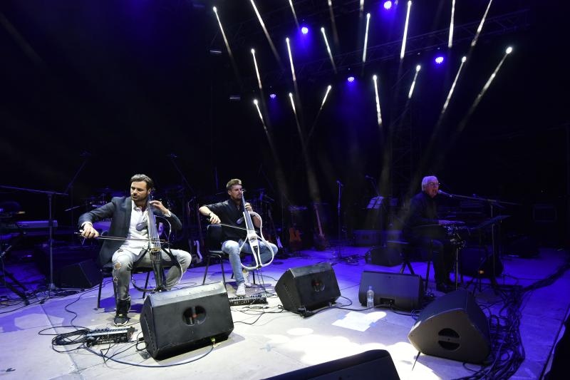 Koncert Olivera Dragojevića i Zlatana Stipišića u pulskoj Areni. Kao gosti nastupili su 2CELLOS. Photo: Duško Marušić/PIXSELL