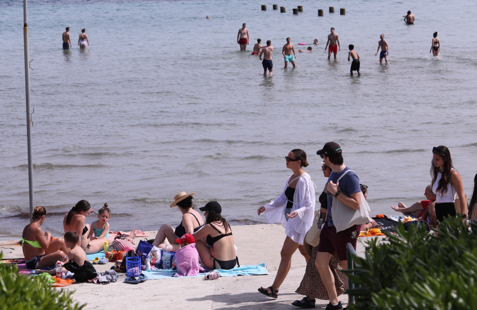 U Splitu je već naveliko počelo guštanje na plaži U Splitu je već naveliko počelo guštanje na plaži