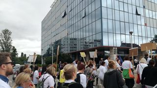 FOTO Prosvjetni radnici prosvjeduju pred ministarstvom obrazovanja, Divjak ih primila na sastanak