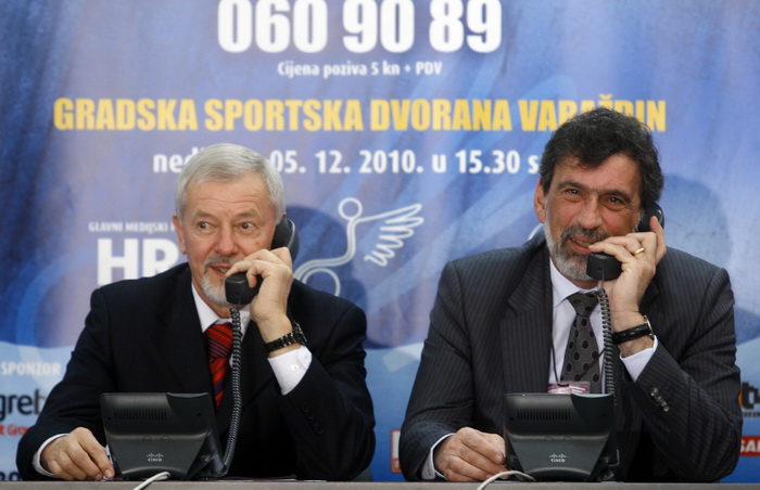 Varazdin, 051210.
U gradskoj sportskoj dvorani na Dravi odrzava se humanitarna akcija “U rukama andjela”, u kojoj se skuplja novac za projekt Asistent u nastavi.
Na koncertu nastupaju Bambi Molesters, Feminem
Gibonni, Jaques, Klapa Kampanel, Lana Jurcevic