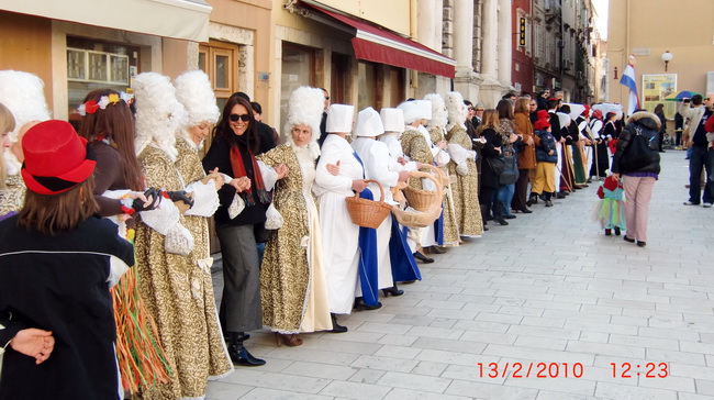 Zadarski karneval 2010: KUD “Druzina” Pag na Narodnom trgu