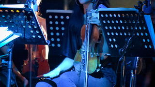 Oliver Dragojević i gudački orekestar Alana Bjelinskog na Višnjiku 22. ožujka 2011. Foto: Kristijan Orlić Oliver Dragojević i gudački orekestar Alana Bjelinskog na Višnjiku 22. ožujka 2011. Foto: Kristijan Orlić