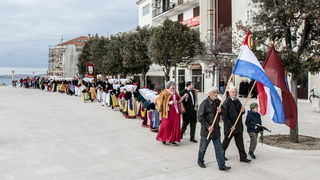 Paški zimski karneval 2017.- Maškarane skupine u karnevalskoj povorci Paški zimski karneval 2017.- Maškarane skupine u karnevalskoj povorci
