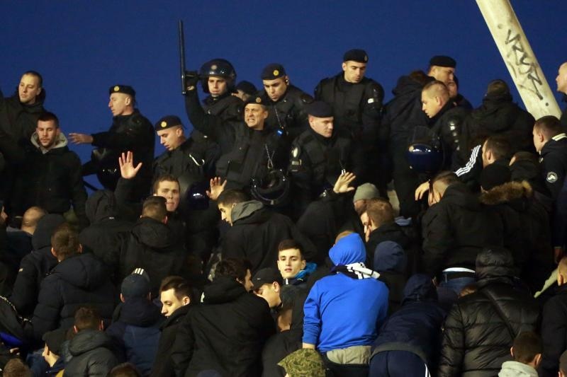 Bakljada i neredi na utakmici Hajduk – Dinamo