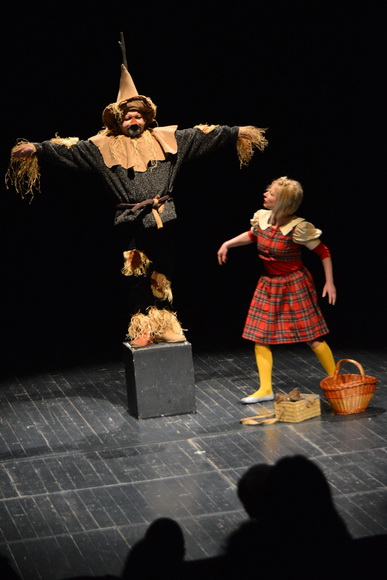 U Kazalištu lutaka Zadar odigrana je predstava “Čarobnjak iz Oza” u režiji Dražena Ferenčine. Foto: Iva Perinčić U Kazalištu lutaka Zadar odigrana je predstava “Čarobnjak iz Oza” u režiji Dražena Ferenčine. Foto: Iva Perinčić