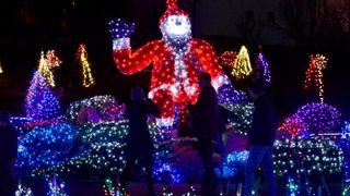 24.12.2014., Cazma, Grabovnica – Obitelj Salaj svoje imanje ukrasila je s milijun i petsto tisuca lampica povodom Bozicnih i Noogodisnjih blagdana. Bozicnu pricu svake godine posjecuju mnogobrojni turisti. Photo: Marko Prpic/PIXSELL