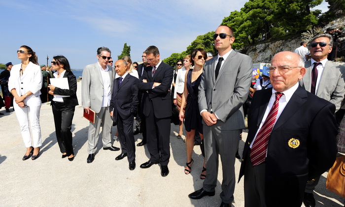 Sibenik ,160910.
Marina Mandalina
Treci Adriatic Boat Show otvoren i traje 4 dana u kojem ce posjetitelji imati priliku vidjeti preko 150 plovila i preko 175 standova sa ponudom svega vezanog more i brodove
na slici turski investori.
Foto: Niksa Stipanice
